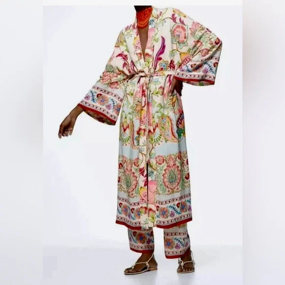 Zara Multicolor Patterned Robe - Picture 3 of 12